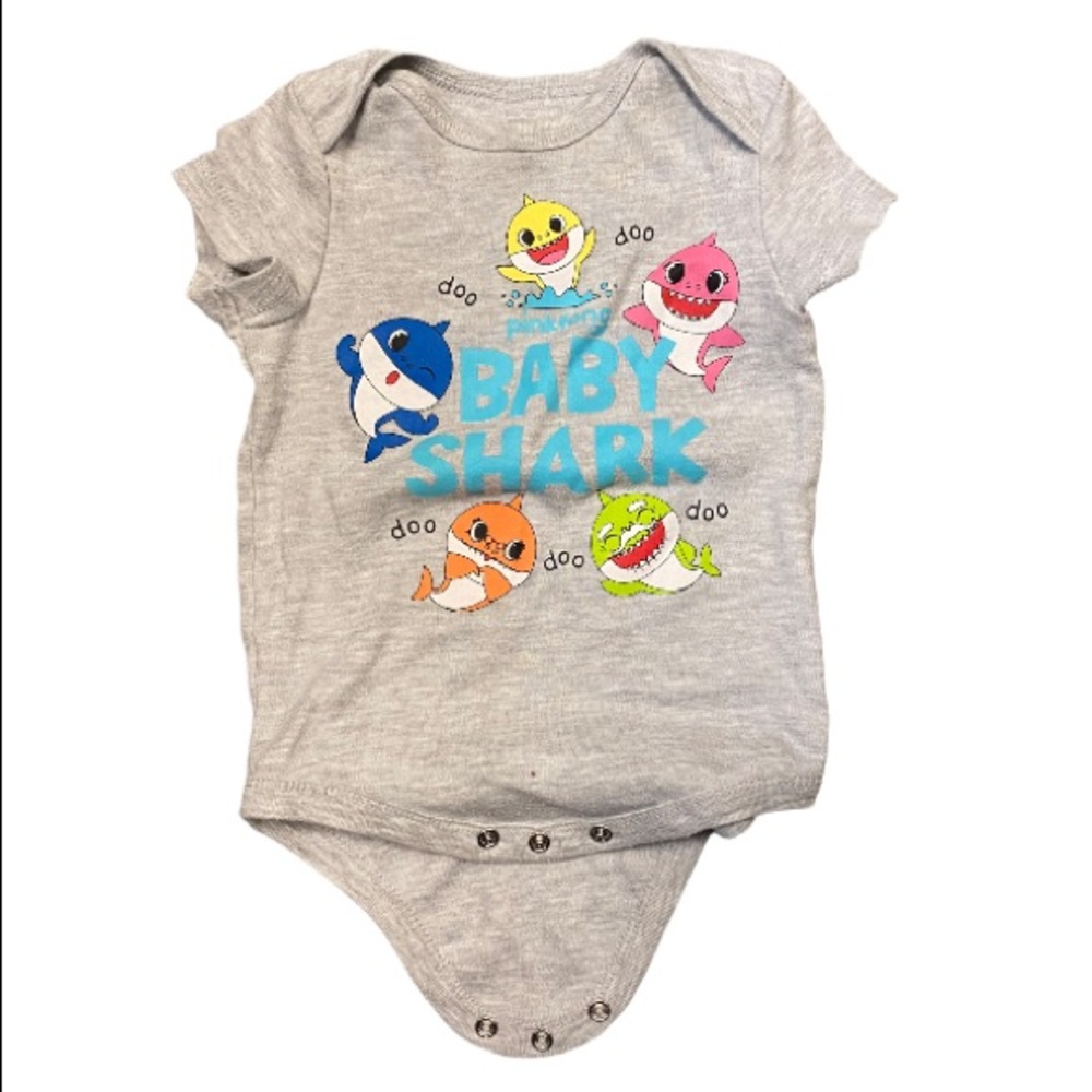 4/$12 💥♻ Pinkfong Shark Doo, Doo Heather Grey Bodysuit | Size 6/9m |1074